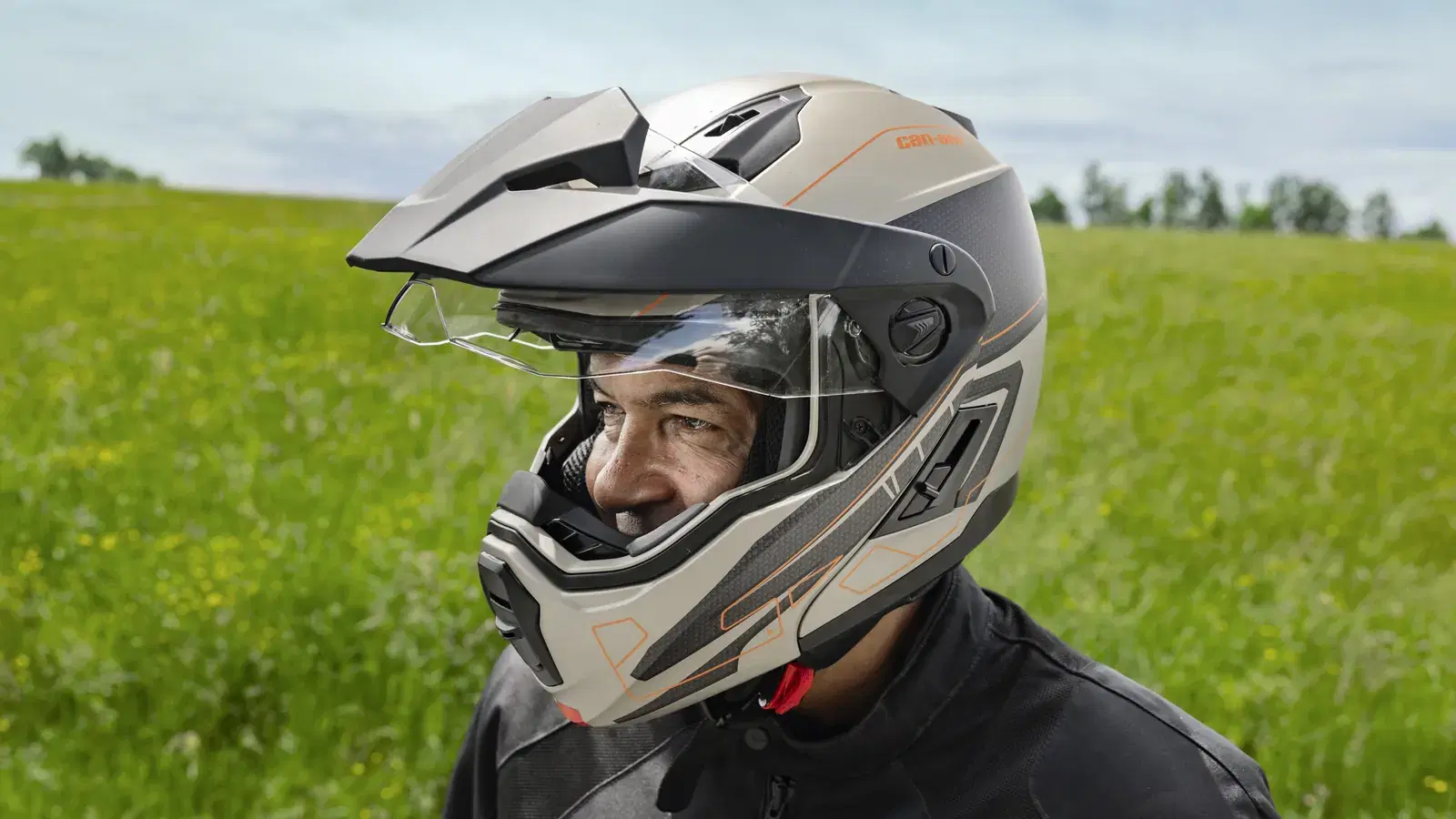 What Helmet Size Do I Need? Measuring Your Head and Checking the Fit