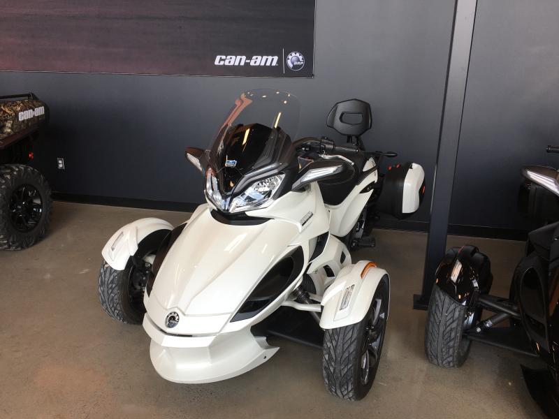 2014 Can-Am STS SM5 — photo 2