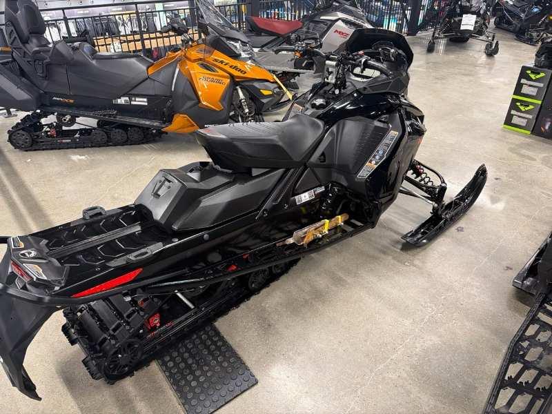 2022 Ski-Doo MXZ X 850 E-TEC Ice Ripper XT — photo 3