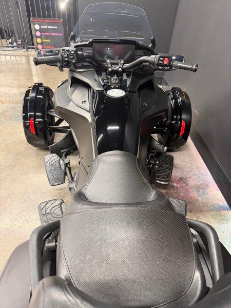 2025 Can-Am Spyder F3 Limited (SE6) — photo 3