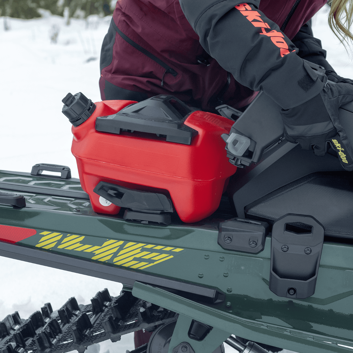 Ski-Doo LinQ 3.7 US Gal (14.5 L) Fuel Caddy — photo 5