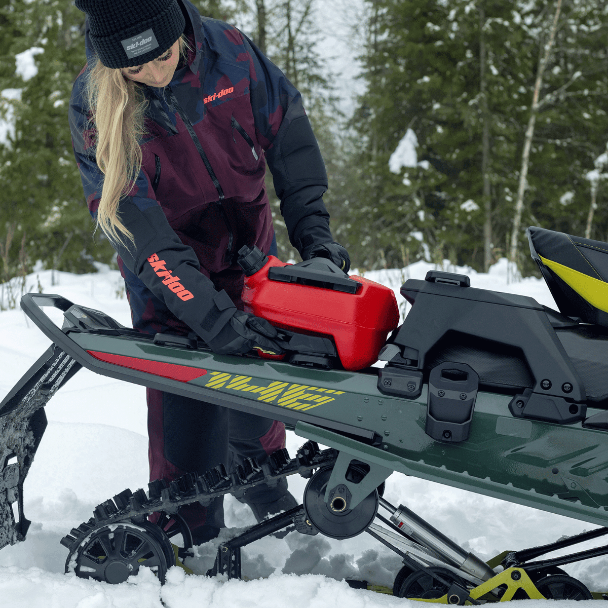 Ski-Doo LinQ 3.7 US Gal (14.5 L) Fuel Caddy — photo 6