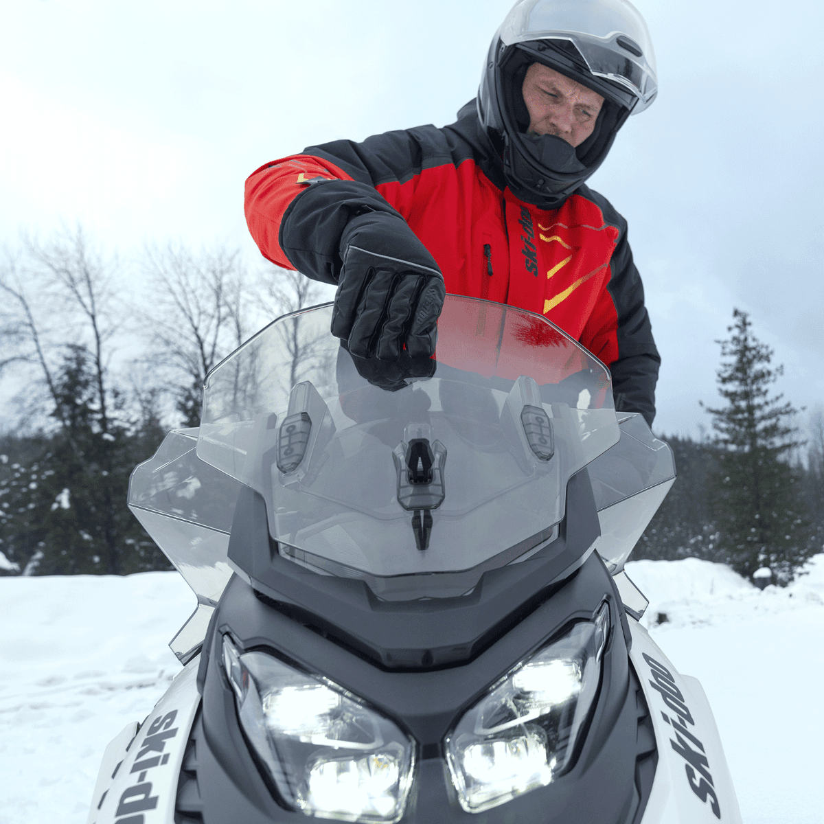 Pare-brise réglable moyen à haut Ski-Doo avec support — photo 3
