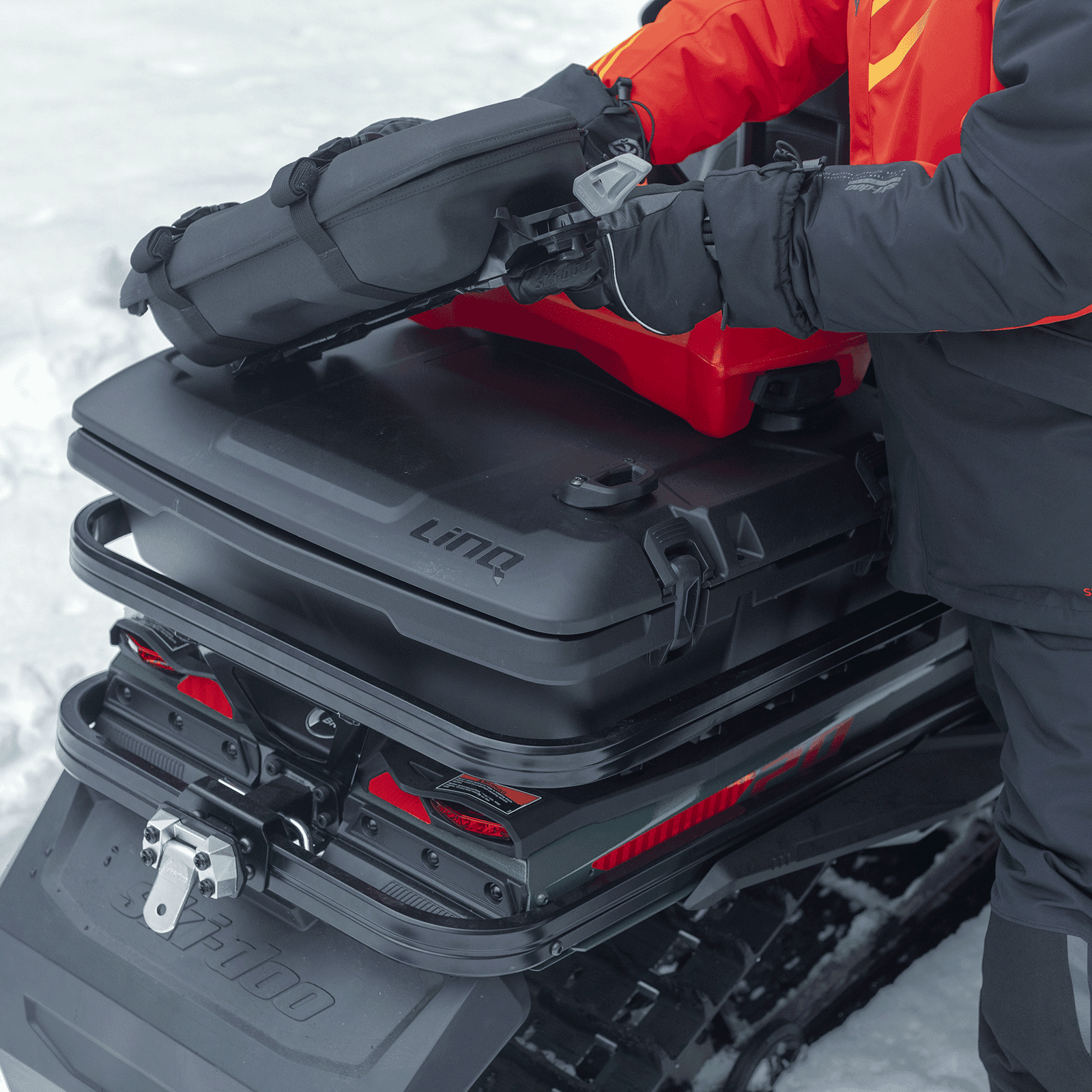 Ski-Doo LinQ 15.9 US Gal (60 L) Low Profile Cargo Box — photo 4