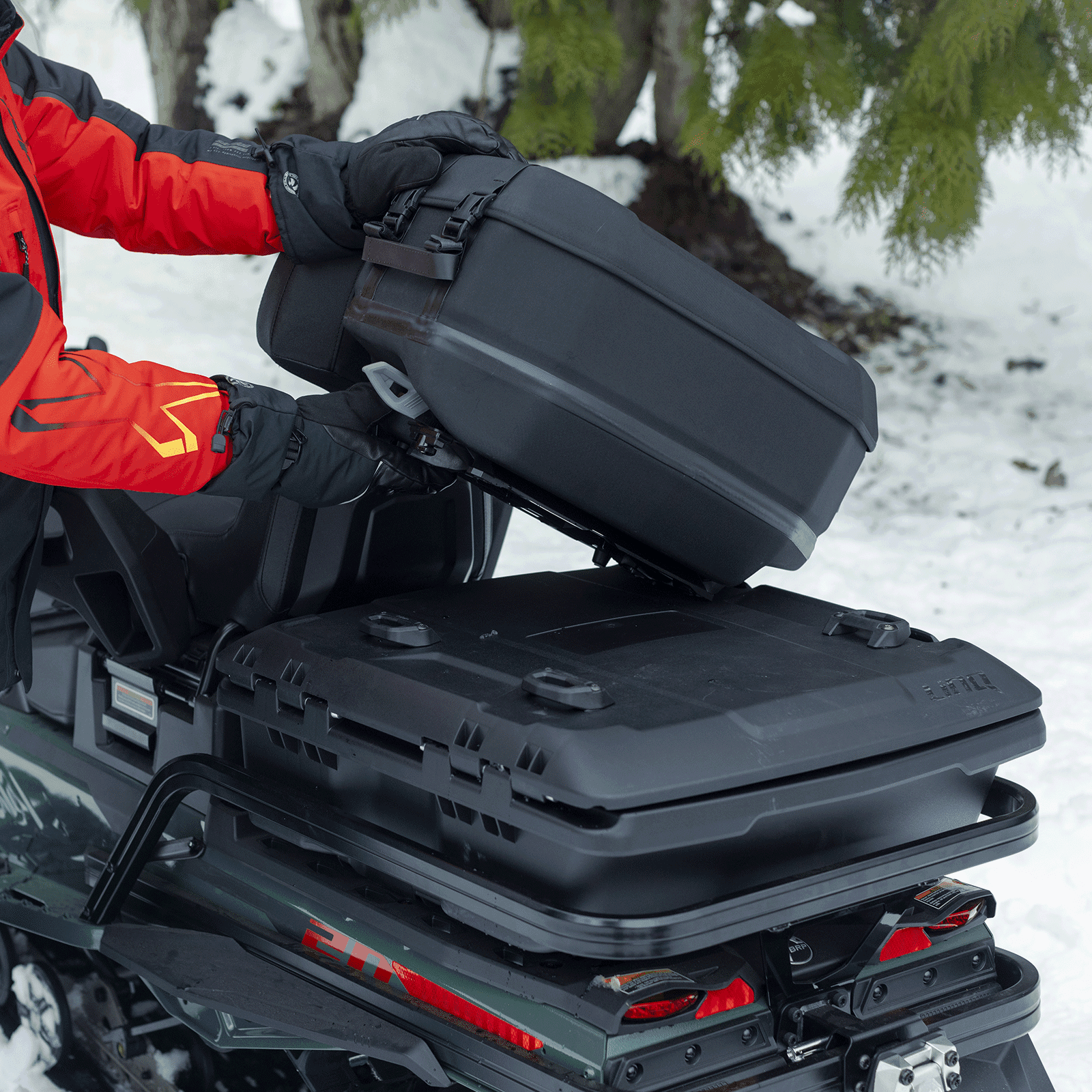 Ski-Doo LinQ 15.9 US Gal (60 L) Low Profile Cargo Box — photo 5
