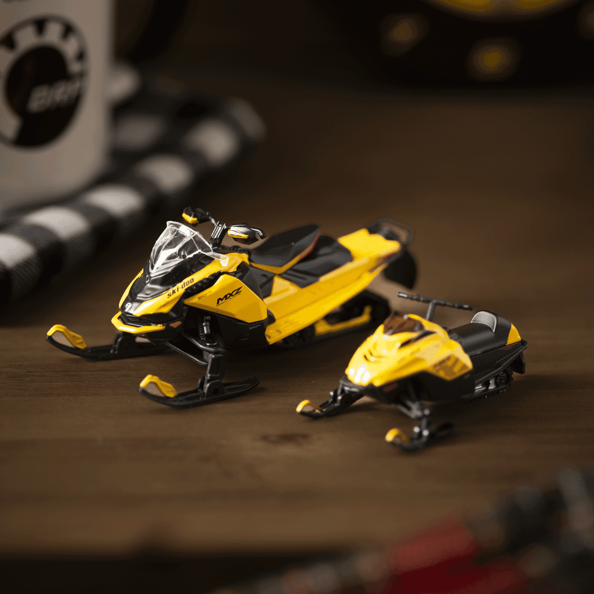 Ski-Doo 1:32 MXZ Blizzard & MXZ 120cc Kid's Yellow Snowmobiles / Yellow / Onesize — photo 5