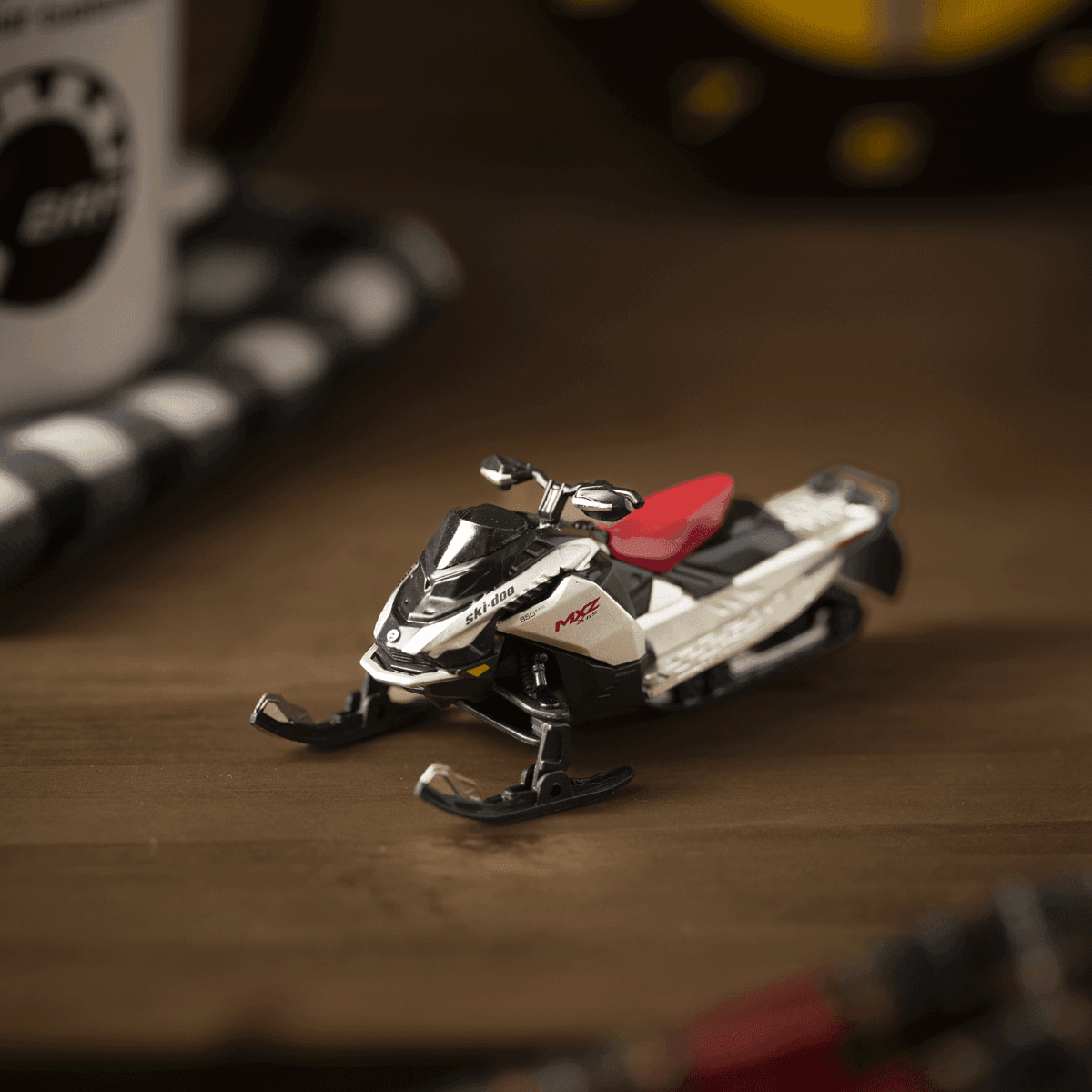Ski-Doo 1:32 Scale MXZ X-RS White Snowmobile / Red / Onesize — photo 4