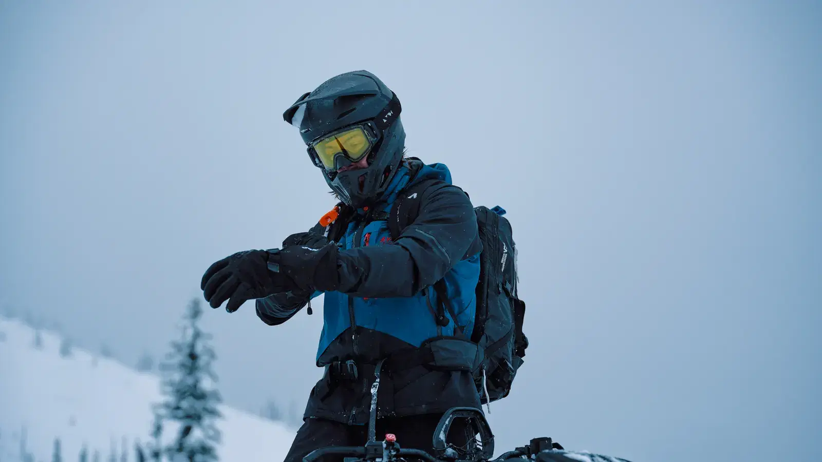How to Choose a Snowmobile Helmet: Modular, Full-Face or MX?