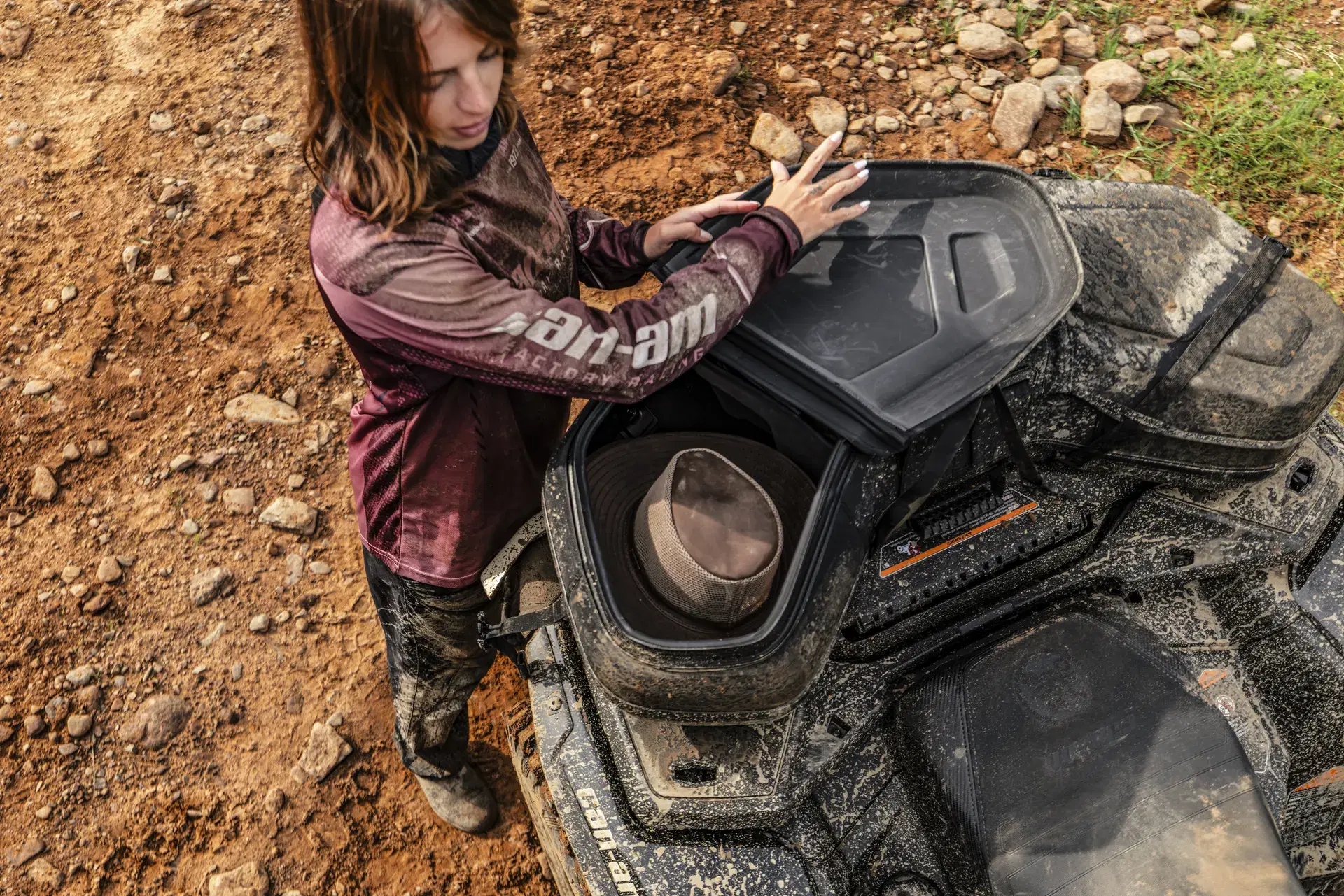 Coffre de rangement arrière d'un VTT Can-Am Outlander 2027