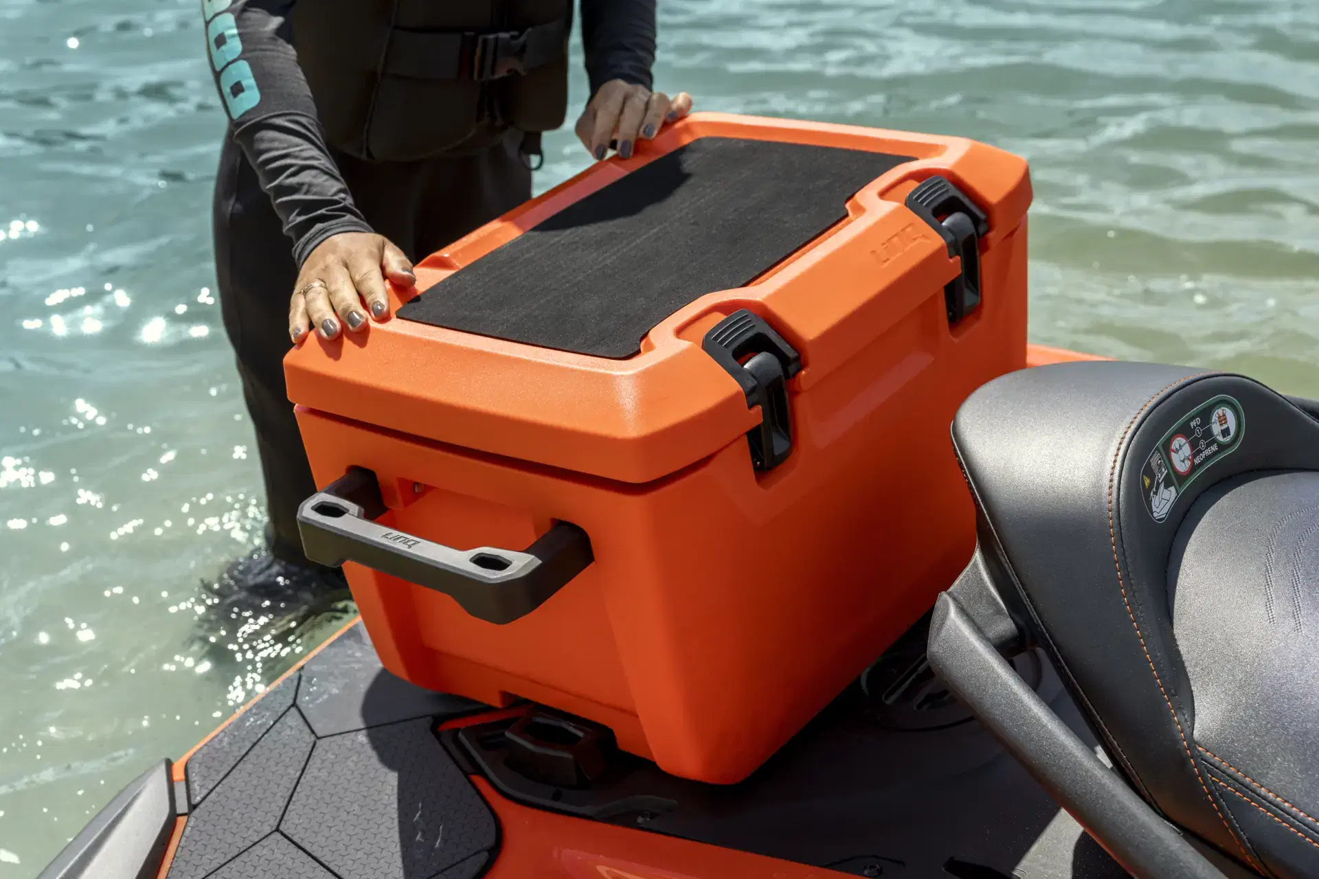 Glacière LinQ sur une Sea-Doo RXT-X