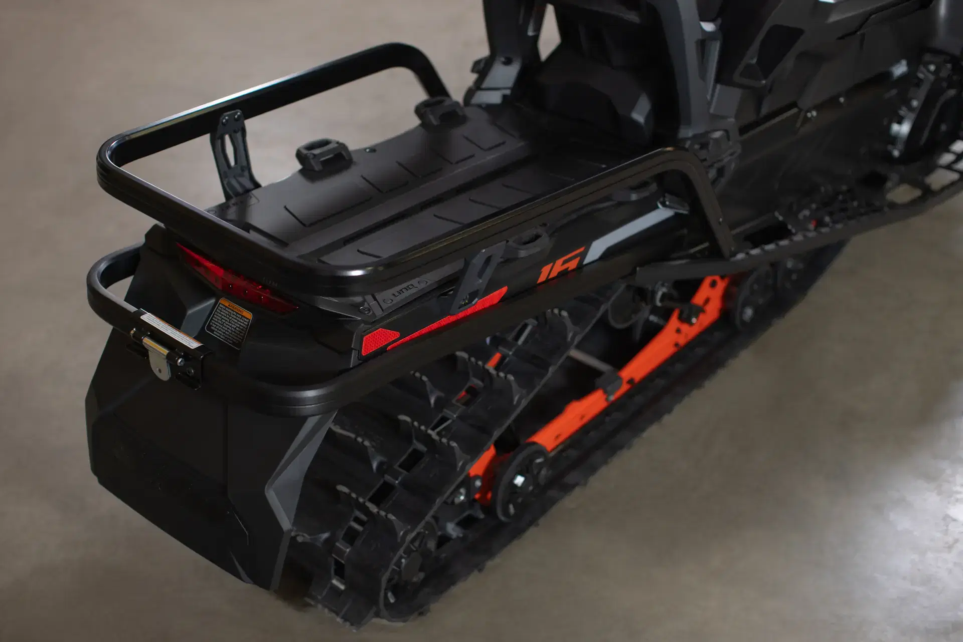 Support arrière LinQ sur une Ski-Doo Expedition